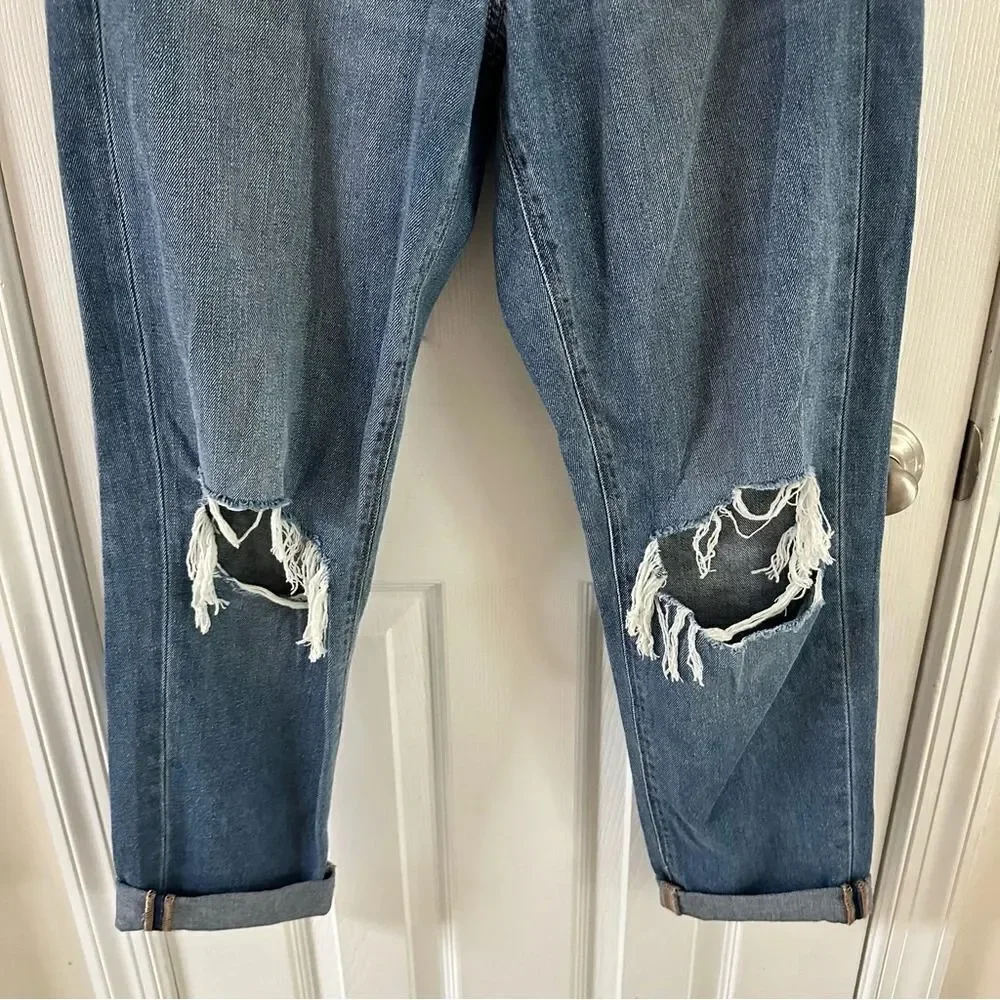 American Eagle Distressed Mom Jean Women’s Size 6